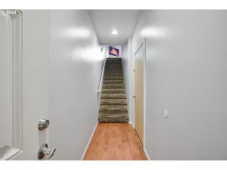 Photo #5: 24301826 Listing