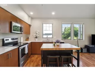 Photo #2: 24302307 Listing 