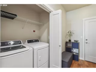 Photo #3: 24302307 Listing 