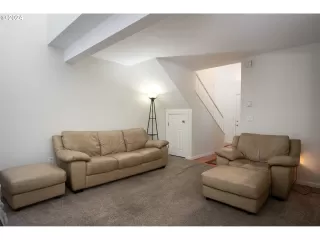 Photo #4: 24302686 Listing