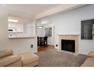 Photo #5: 24302686 Listing