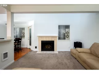 Photo #6: 24302686 Listing