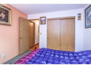 Photo #4: 24302699 Listing