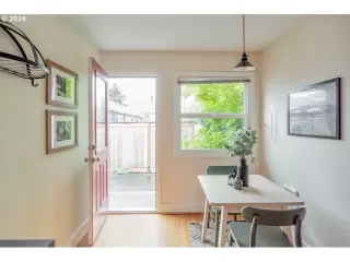 Photo #5: 24302811 Listing 