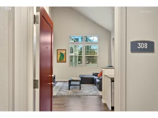 Photo #3: 24303129 Listing