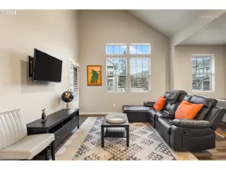 Photo #4: 24303129 Listing