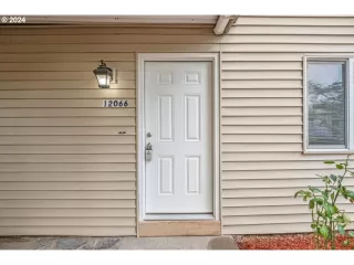 Photo #3: 24303676 Listing