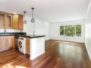 Photo #3: 24304219 Listing