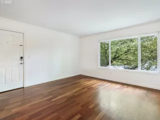 Photo #4: 24304219 Listing