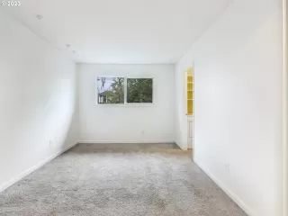 Photo #6: 24304219 Listing