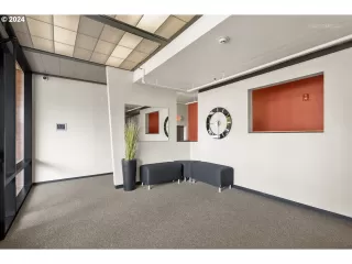 Photo #2: 24304269 Listing