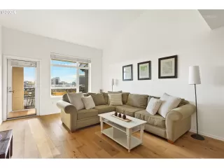 Photo #4: 24304269 Listing