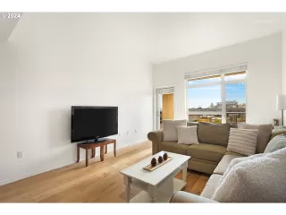 Photo #5: 24304269 Listing