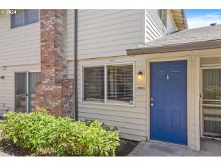 More Details about MLS # 24304630 : 2921 NE RENE AVE 15B