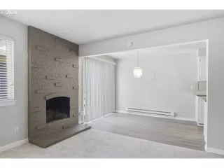 Photo #4: 24304630 Listing