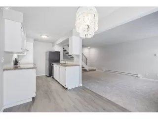 Photo #6: 24304630 Listing