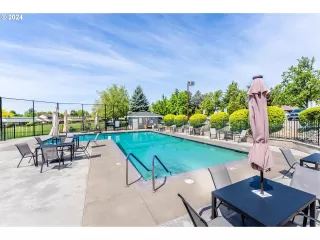 Photo #4: 24304751 Listing