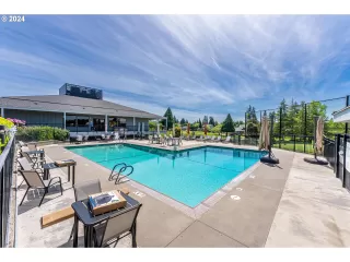 Photo #5: 24304751 Listing