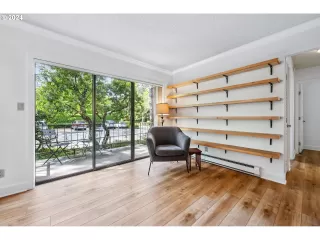 Photo #4: 24304803 Listing