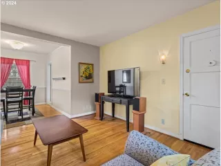 Photo #4: 24305060 Listing