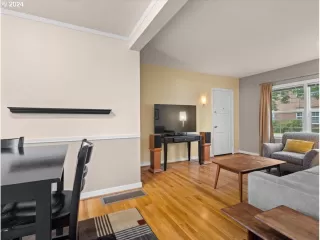 Photo #6: 24305060 Listing