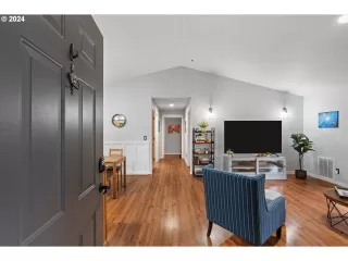 Photo #4: 24306208 Listing