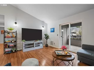 Photo #5: 24306208 Listing