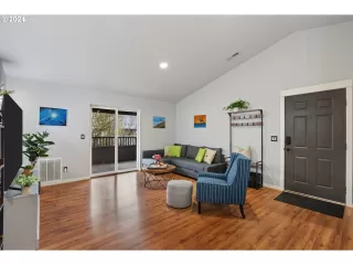 Photo #6: 24306208 Listing