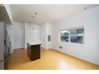 Photo #5: 24306447 Listing