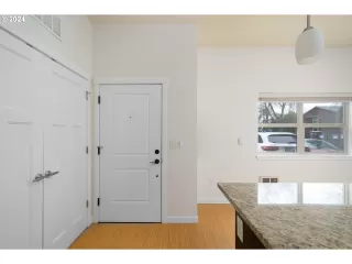 Photo #6: 24306447 Listing