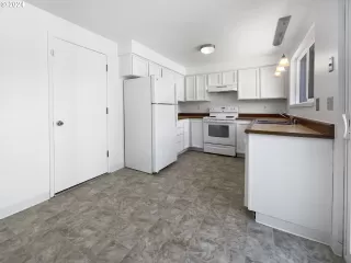 Photo #6: 24307344 Listing