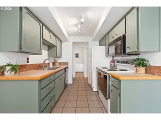 Photo #2: 24307738 Listing