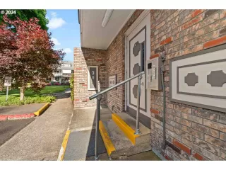 Photo #3: 24307738 Listing