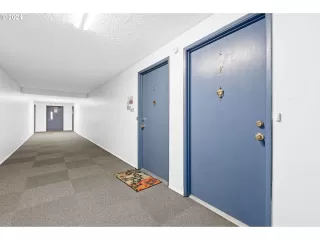 Photo #5: 24307738 Listing