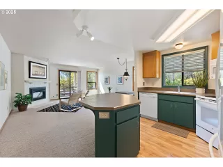 Photo #5: 24309272 Listing 