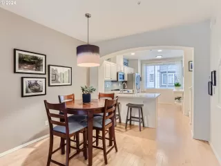 Photo #4: 24309578 Listing 