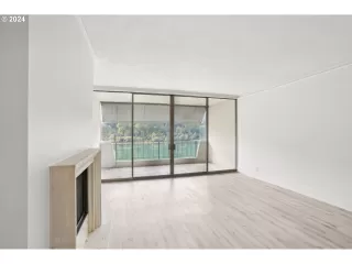 Photo #5: 24310478 Listing