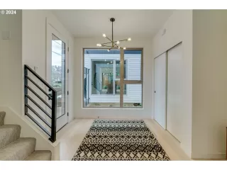 Photo #5: 24310578 Listing