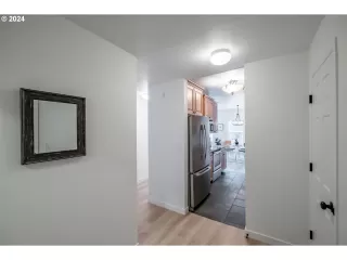 Photo #3: 24310964 Listing