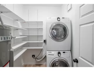 Photo #4: 24310964 Listing