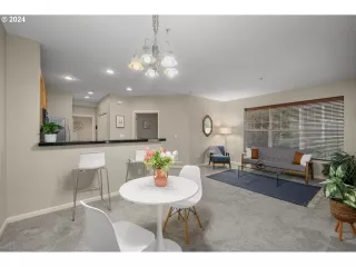 Photo #5: 24311419 Listing 
