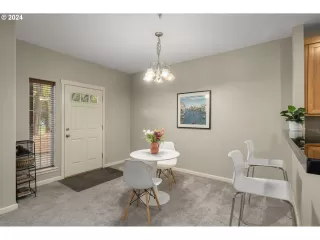 Photo #6: 24311419 Listing 