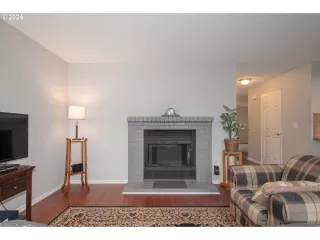 Photo #4: 24311912 Listing 