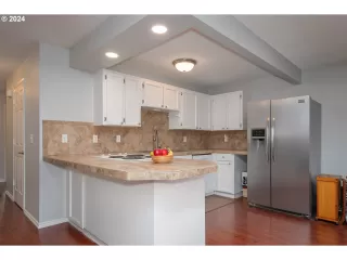 Photo #5: 24311912 Listing 