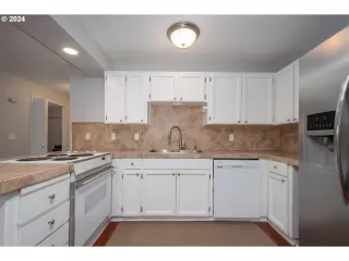 Photo #6: 24311912 Listing 