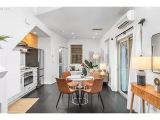 Photo #6: 24312597 Listing 