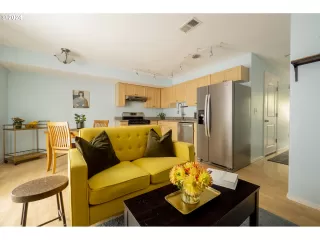 Photo #4: 24313773 Listing