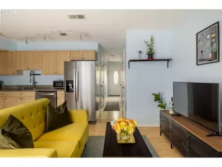 Photo #5: 24313773 Listing