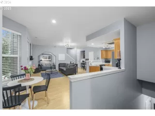 Photo #5: 24314585 Listing 