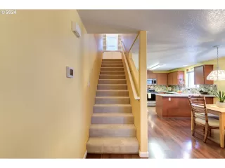 Photo #4: 24315369 Listing